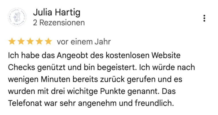 Google-Rezension von Julia Hartig, 5 Sterne: kostenloser Website-Check mit schneller Rückmeldung und drei wichtigen Punkten, begeistert.